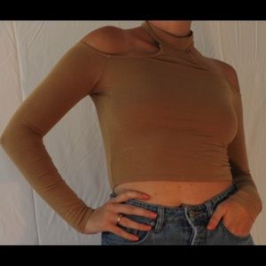 tan long sleeve crop top